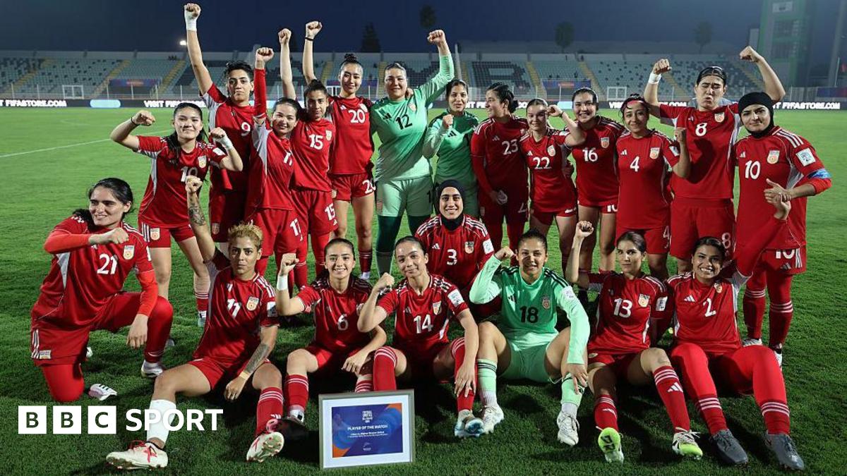 Afganistanlı kadın futbolcular, FIFA kural değişikliklerinin ardından müsabakalara dönebilecek
