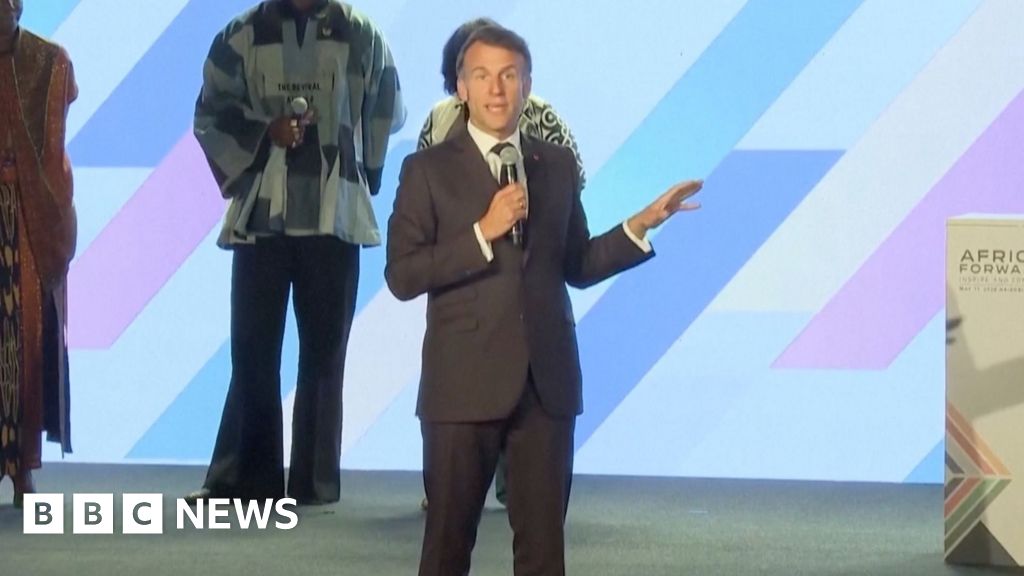 'Tam saygı eksikliği': Macron konuşmacının sözünü keserek sessizlik istedi